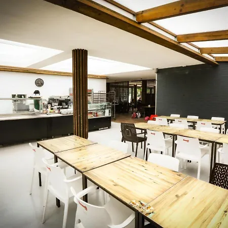 Lisboa Bungalows 4* ליסבון