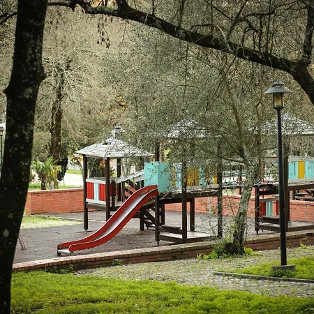 Lisboa Bungalows 4* ליסבון