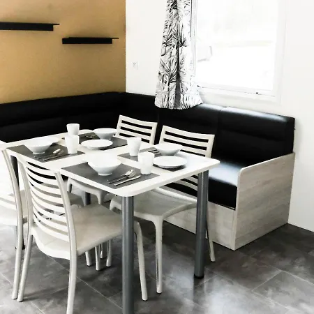 Lisboa Bungalows 4* ליסבון