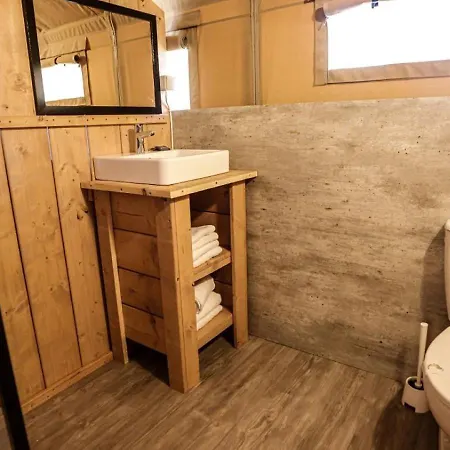 Lisboa Bungalows ליסבון