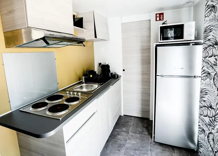Lisboa Bungalows 4* ליסבון