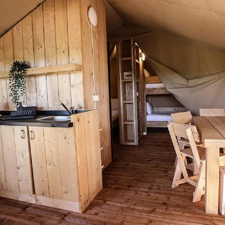 Kemping Lisboa Bungalows 4*